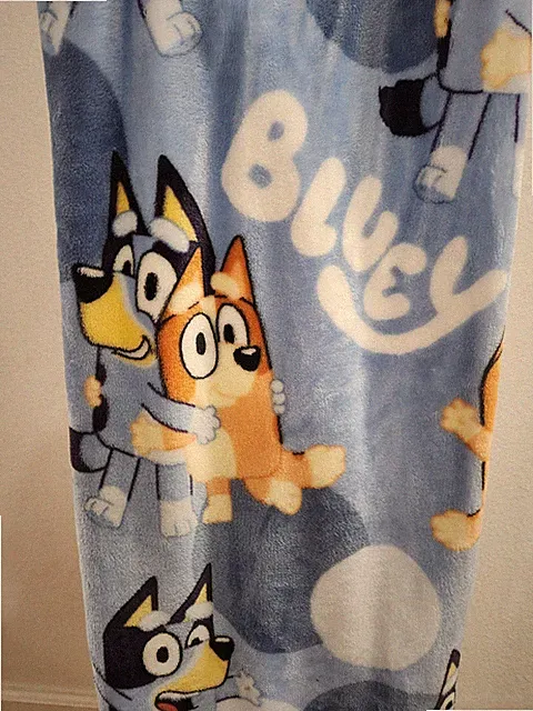 BLUEY PLUSH BLANKET NWT 60IN X 90IN LONG BLUE 100% POLYESTER 3 + UP JAY FRANCO