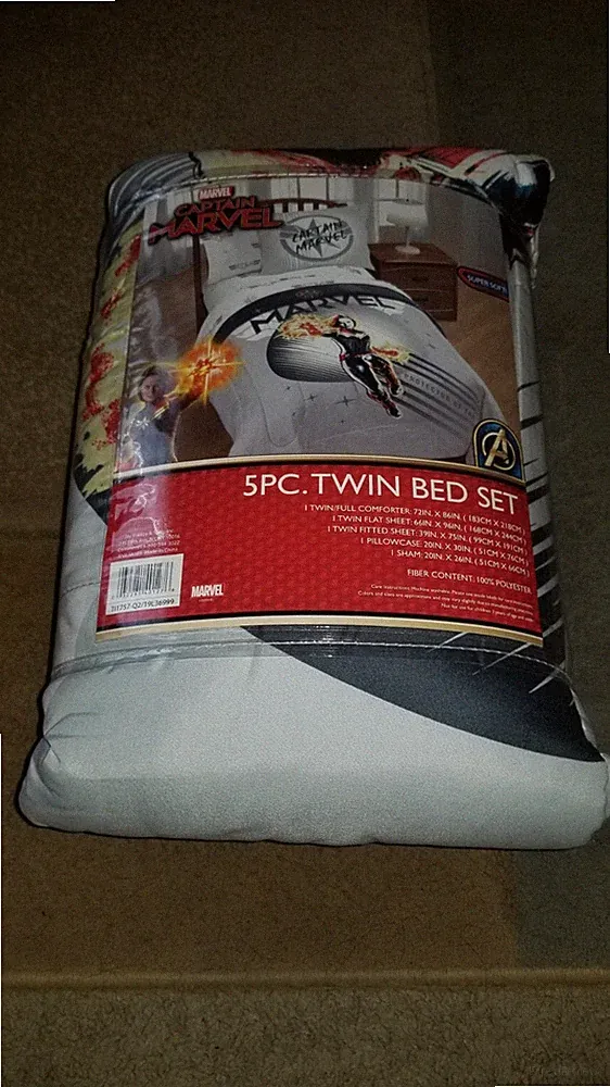 Captain Marvel 5 Pc. Twin Bed Set by Jay Franco - Brand New