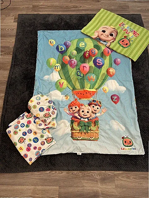 CoComelon Toddler Bedding 4 Piece Set - Smoke Free Home EUC!