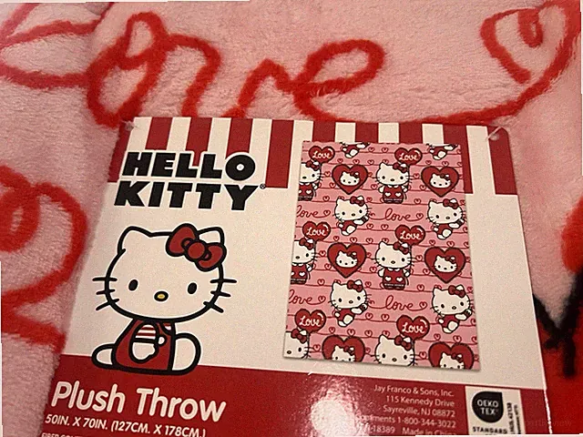 Jay Franco Hello Kitty Love Plush Throw Blanket 50 x 70 in Pink Machine Washable